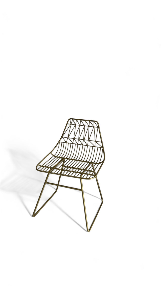 Silla de comedor decorada dorada