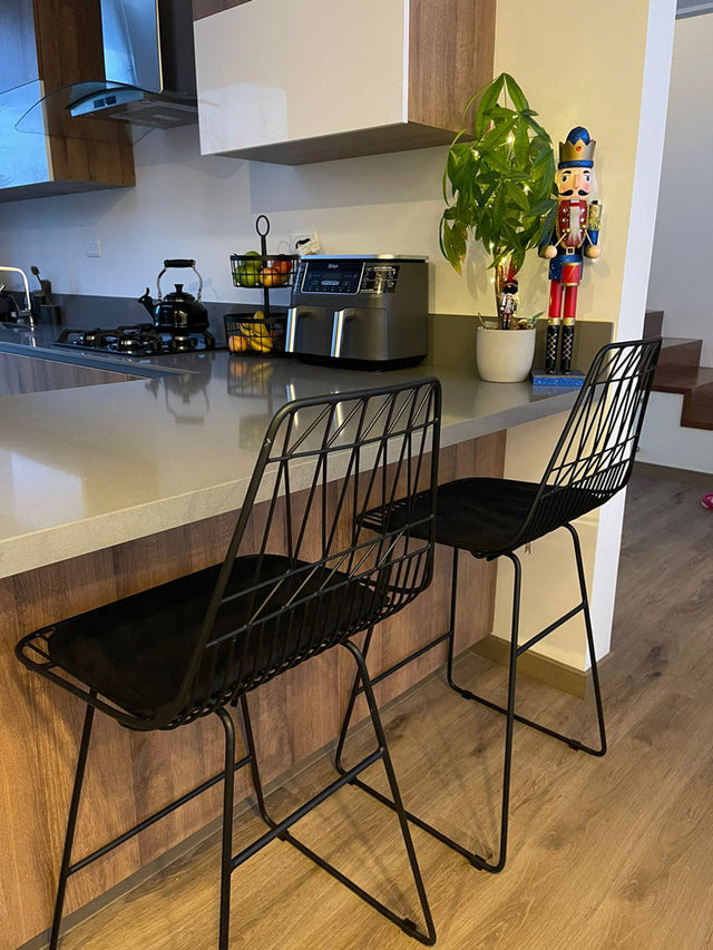 Silla de barra decorada negra